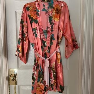SATEEN FLORAL PINK KIMONO